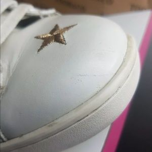 Gucci sneakers size 37 in very good condition.